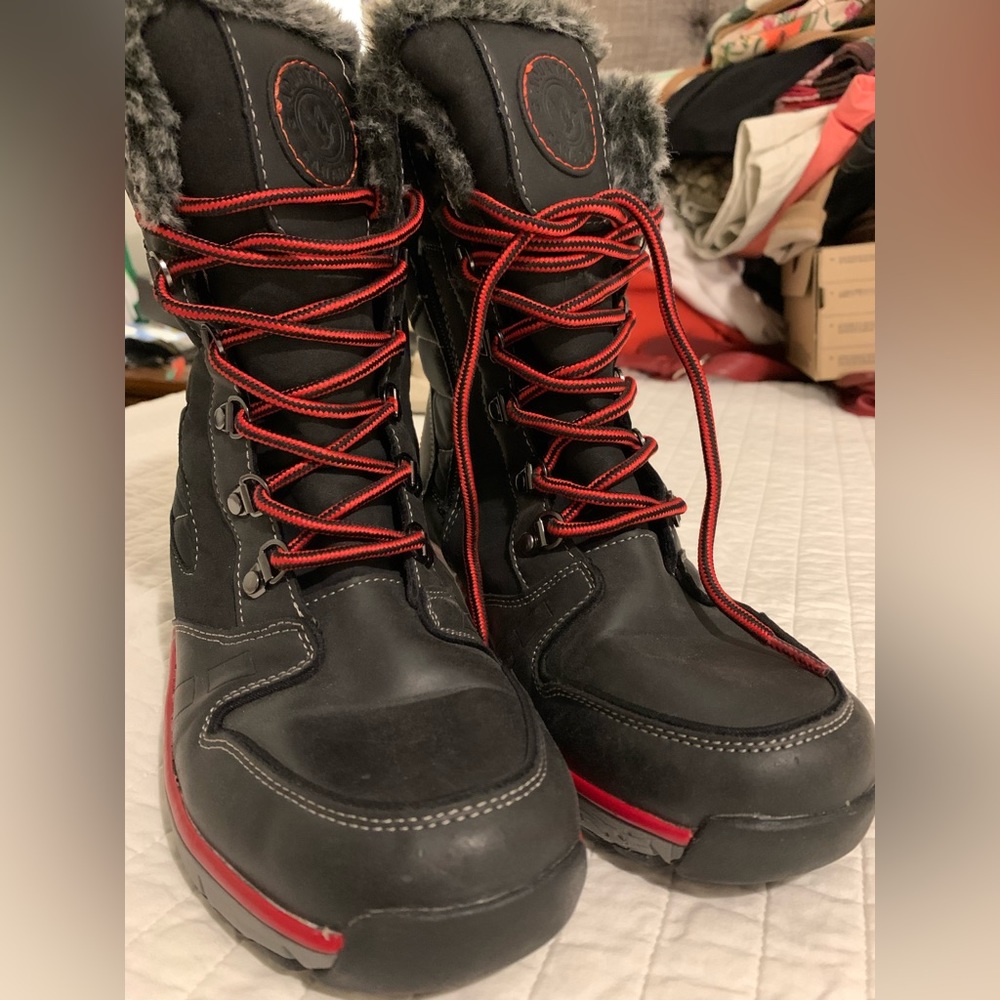 NEVIS SNOW BOOT 9M
Aquatherm by Santana Canada gently used once or twice.